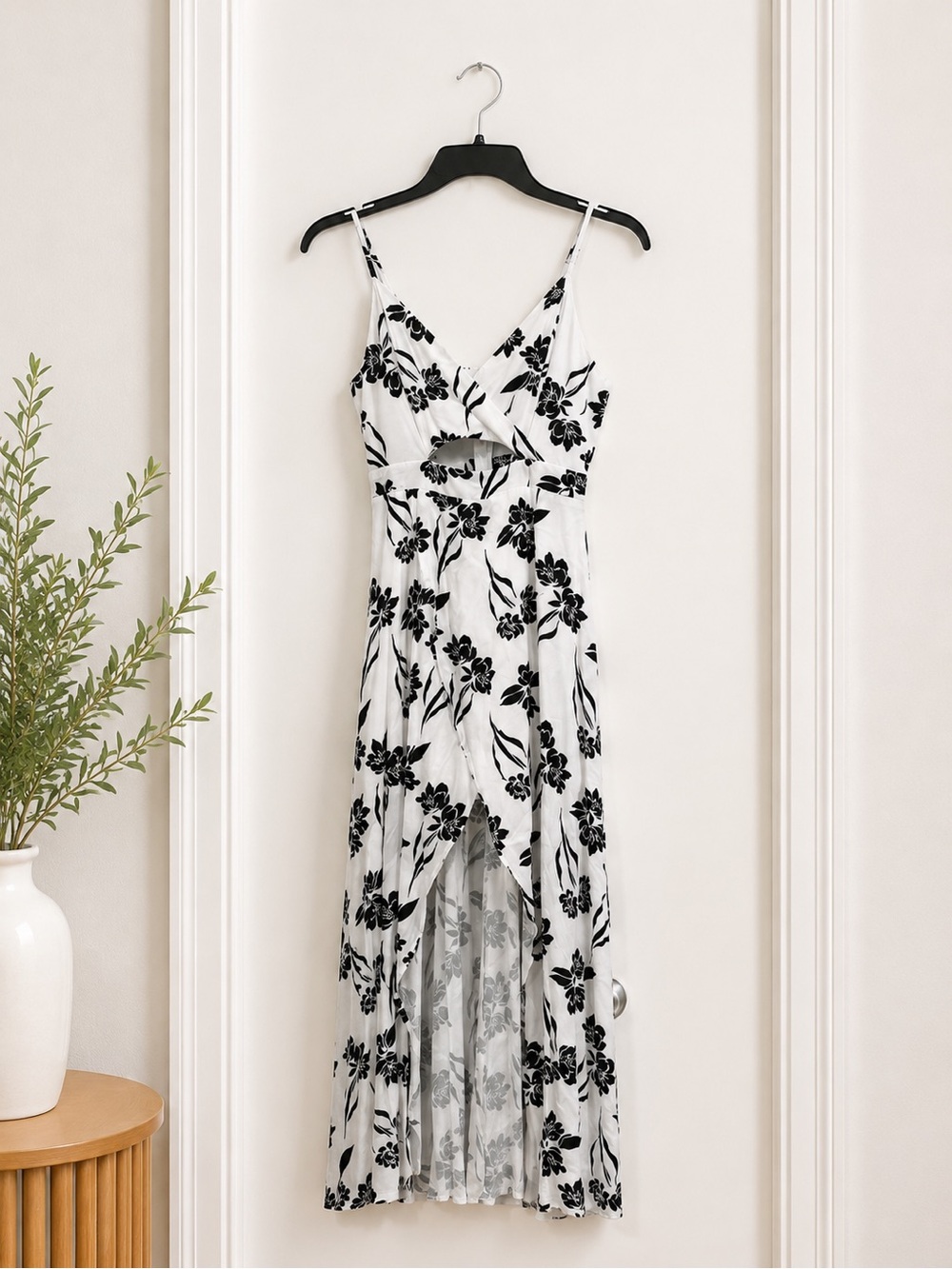 Charlotte Russe White Black Floral Wrap Style Maxi Dress Medium - Picture 3 of 5